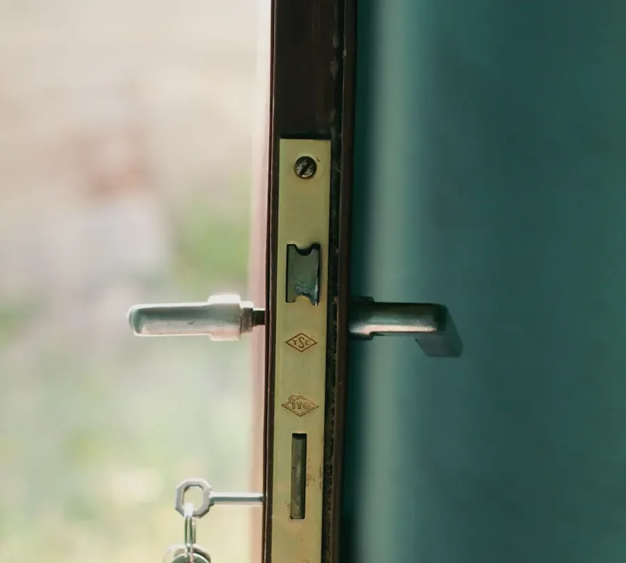 Open door showing the locking edge and handle – commercial locksmith Farnborough advice on the right lock for a business entrance from Locksmith Farnborough