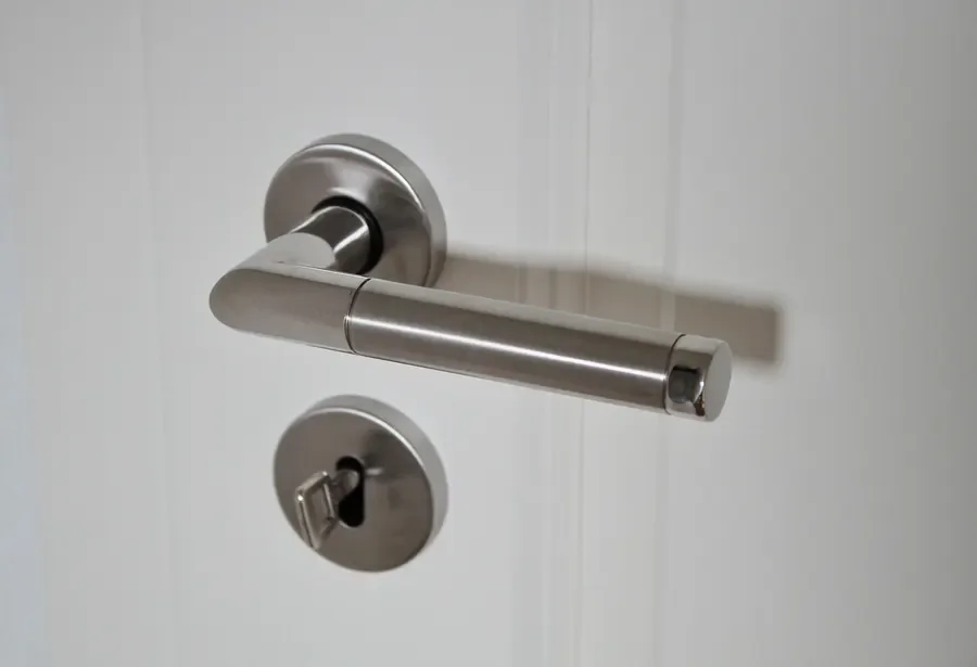 Lever door handle with a thumb turn – the open-door test when your uPVC door won't lock in Farnborough, Locksmith Farnborough guide