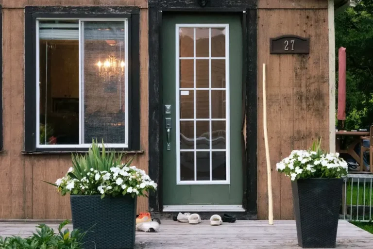uPVC door won't open – front door and window of a house in Farnborough, what to do next when the door is jammed or locked, Locksmith Farnborough guide